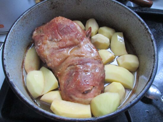 Špikovana svinjska plećka s krompirom