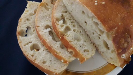 Domaći hleb s „rupama”