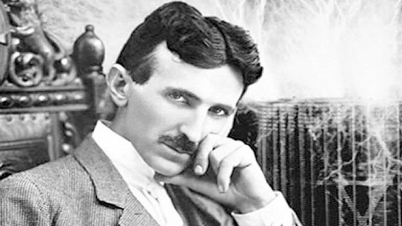 Nikola Tesla − rođen kao levoruk, ali je naučio da se jednako koristi i desnom rukom